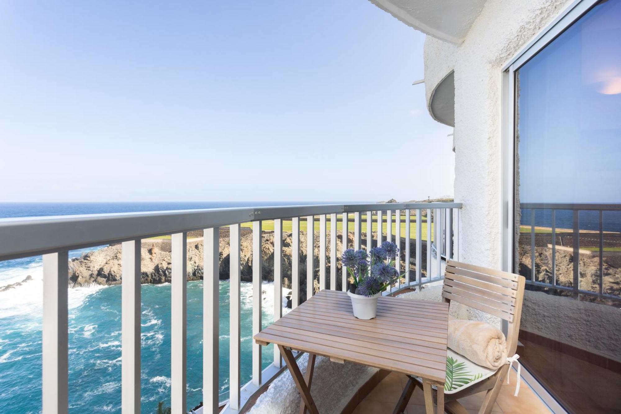 Cozy Seafront Studio With Balcony & Ocean Views San Marcos  Exterior photo